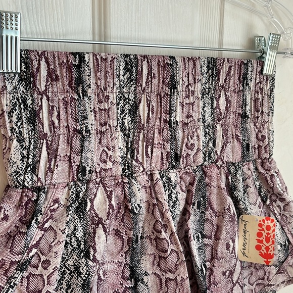 NEW NWT FREE PEOPLE Movement The Way Home Printed Shorts Anaconda Venom SIZE XS - Picture 7 of 10